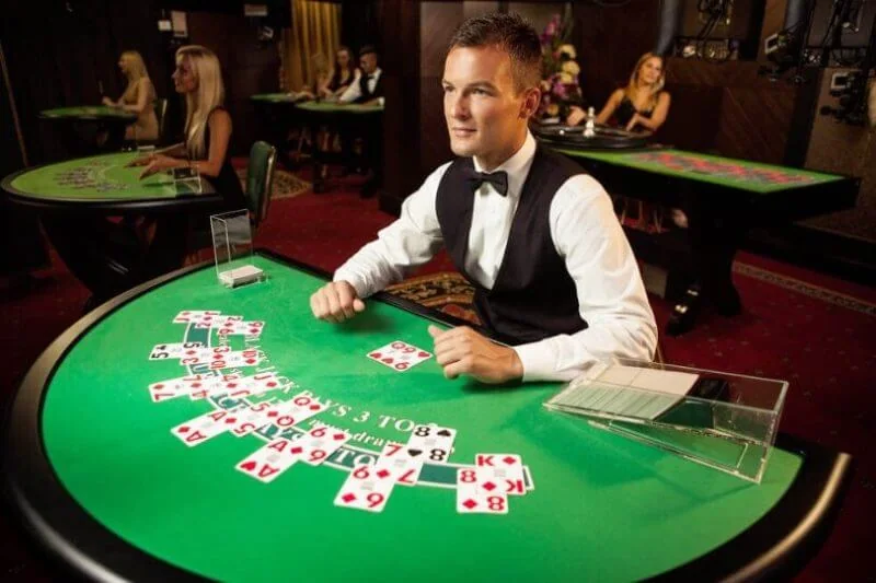 Antarmuka kasino live yang menampilkan meja dan panel permainan